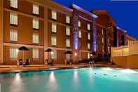 Swimming Pool Days Hotel by Wyndham North Bergen /NYC Area