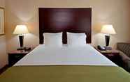 ห้องนอน 5 Days Hotel by Wyndham North Bergen /NYC Area