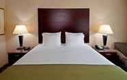 ห้องนอน 5 Days Hotel by Wyndham North Bergen /NYC Area