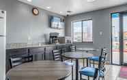 Restaurant 6 SureStay Hotel by Best Western Oklahoma City West