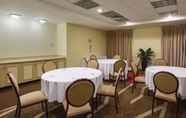 ห้องประชุม 3 Hilton Garden Inn Queens/JFK Airport