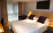 Kamar Tidur 6 Beales Hotel