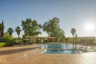 Swimming Pool Hotel ILUNION Golf Badajoz