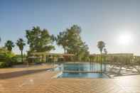 Kolam Renang Hotel ILUNION Golf Badajoz