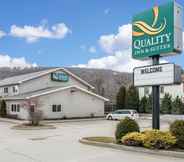 Bangunan 2 Quality Inn & Suites