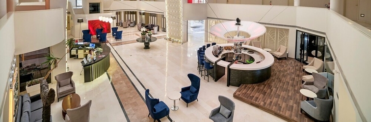 Lobby Sisus Hotel