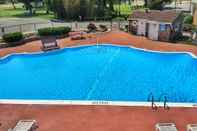 Swimming Pool Budget Host East End Hotel in Riverhead