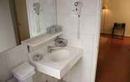 In-room Bathroom 6 Rent A Home Lyon