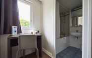 In-room Bathroom 3 Kyriad Blois Sud-Vineuil