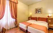 Kamar Tidur 6 Flower Garden Hotel Rome