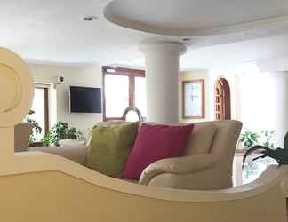 Lobby 2 Capri Bougainville