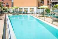 Swimming Pool Hotel Ascot