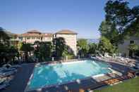 Swimming Pool Hotel Beau Rivage