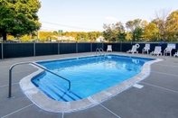 Swimming Pool Quality Inn Plainfield I-395