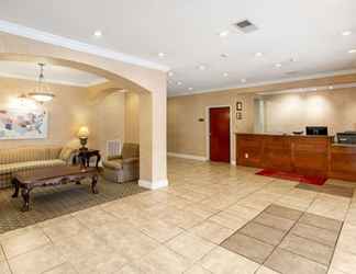 Lobi 2 Econo Lodge Inn & Suites