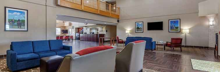 Lobby Comfort Suites Delavan - Lake Geneva Area