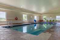 Swimming Pool Comfort Suites Delavan - Lake Geneva Area