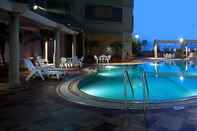Swimming Pool New World Shunde Hotel
