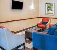 Lobi 6 Comfort Suites Bluffton - Hilton Head Island