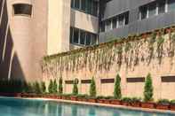 Swimming Pool Monroe Hotel Beirut