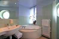 In-room Bathroom Le Saint-Georges Vendome