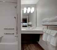 In-room Bathroom 7 TownePlace Suites by Marriott Monroe