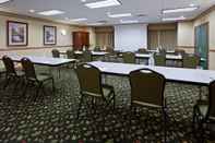 Functional Hall Country Inn & Suites by Radisson, Albertville, MN