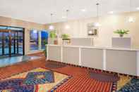 Lobby Travelodge by Wyndham Laramie