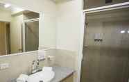 Toilet Kamar 7 Starwest Apartments Alderney on Hay