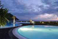 สระว่ายน้ำ Terceira Mar Hotel