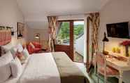 Bedroom 4 Nells Park Hotel