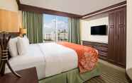 Bedroom 3 Newport Beachside Hotel & Resort