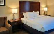 Kamar Tidur 2 Comfort Inn And Suites Airport