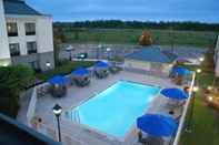 Swimming Pool Hampton Inn Princeton