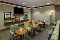 บาร์ คาเฟ่ และเลานจ์ Hampton Inn Princeton