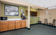 Lobby 4 Super 8 by Wyndham Mendota