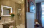 In-room Bathroom 6 Campanile Annecy Centre - Gare