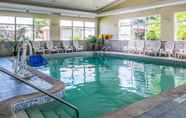 Kolam Renang 3 Quality Inn & Suites Ann Arbor Hwy 23