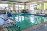 Kolam Renang Quality Inn & Suites Ann Arbor Hwy 23