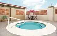 Entertainment Facility 2 La Quinta Inn & Suites by Wyndham Laredo Airport