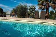 Swimming Pool Brit Hotel Avignon Sud