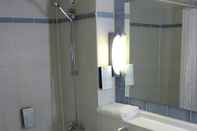 In-room Bathroom Premiere Classe Coventry