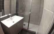 In-room Bathroom 3 Hotel Kyriad Voiron Chartreuse - Centr'Alp