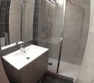 In-room Bathroom 3 Hotel Kyriad Voiron Chartreuse - Centr'Alp