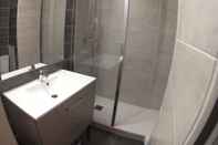 In-room Bathroom Hotel Kyriad Voiron Chartreuse - Centr'Alp