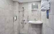 Toilet Kamar 7 Kyriad Nancy Ouest - Laxou Zenith