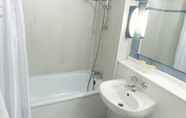 In-room Bathroom 3 Hotel Campanile Nimes Centre - Mas Carbonnel