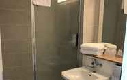 In-room Bathroom 5 Kyriad Lille Est - Hem