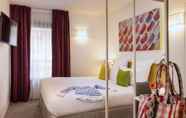Bedroom 5 Hotel Paris Louis Blanc