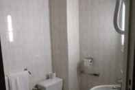 In-room Bathroom Hotel du Chemin Vert Paris